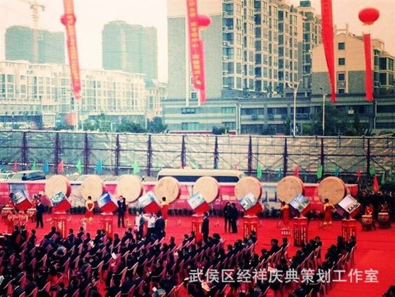设计中的艺术与商业:广告设计行业的最新动态